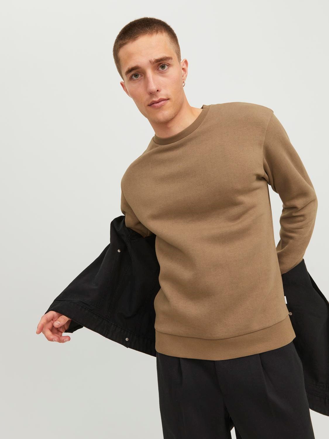 JACK & JONES Bradley sweat crew regular fit, heren sweatshirt katoenmengsel met O-hals, camel bruin