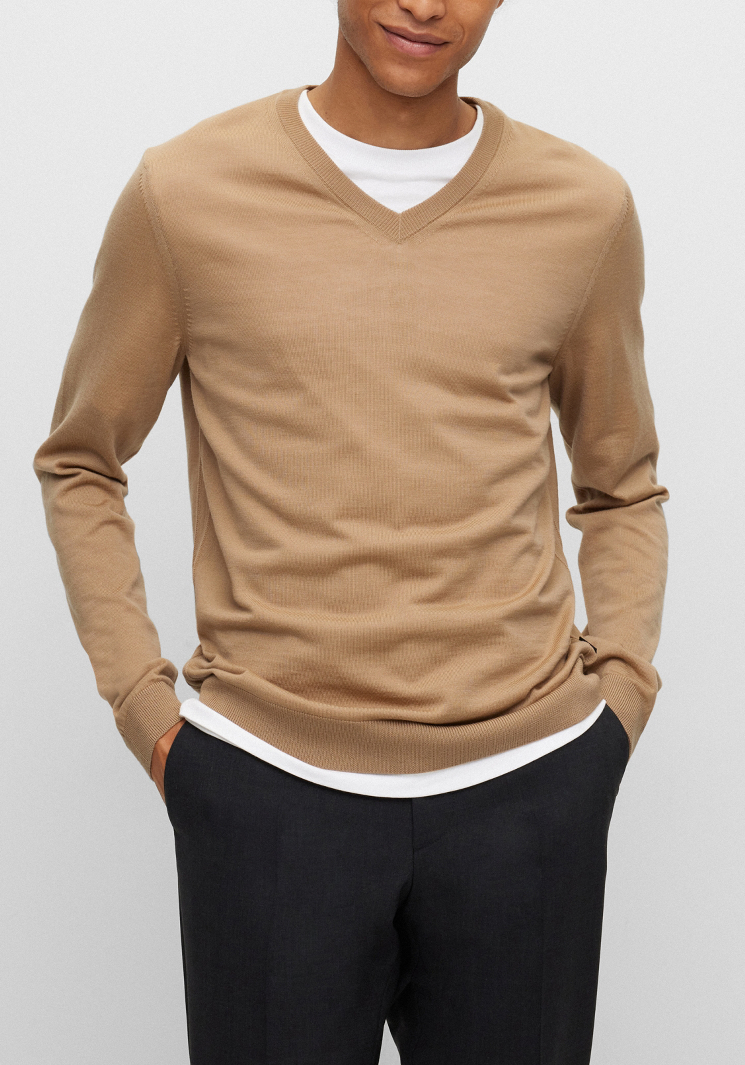 BOSS Melba slim fit trui wol, heren pullover met V-hals, midden beige