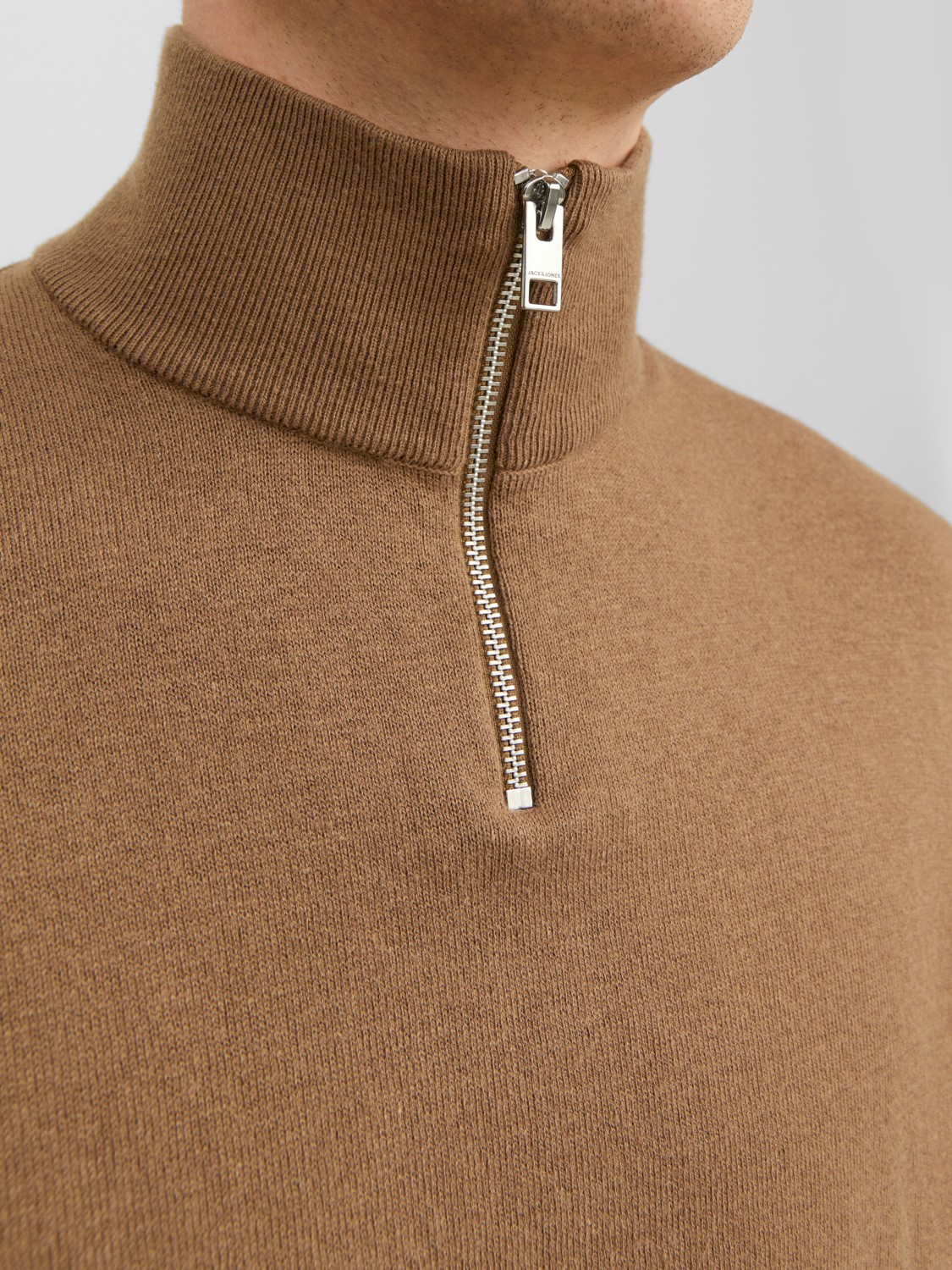 JACK & JONES Emil knit half zip slim fit, heren schipperstrui viscosemengsel met opstaande boord, camel bruin