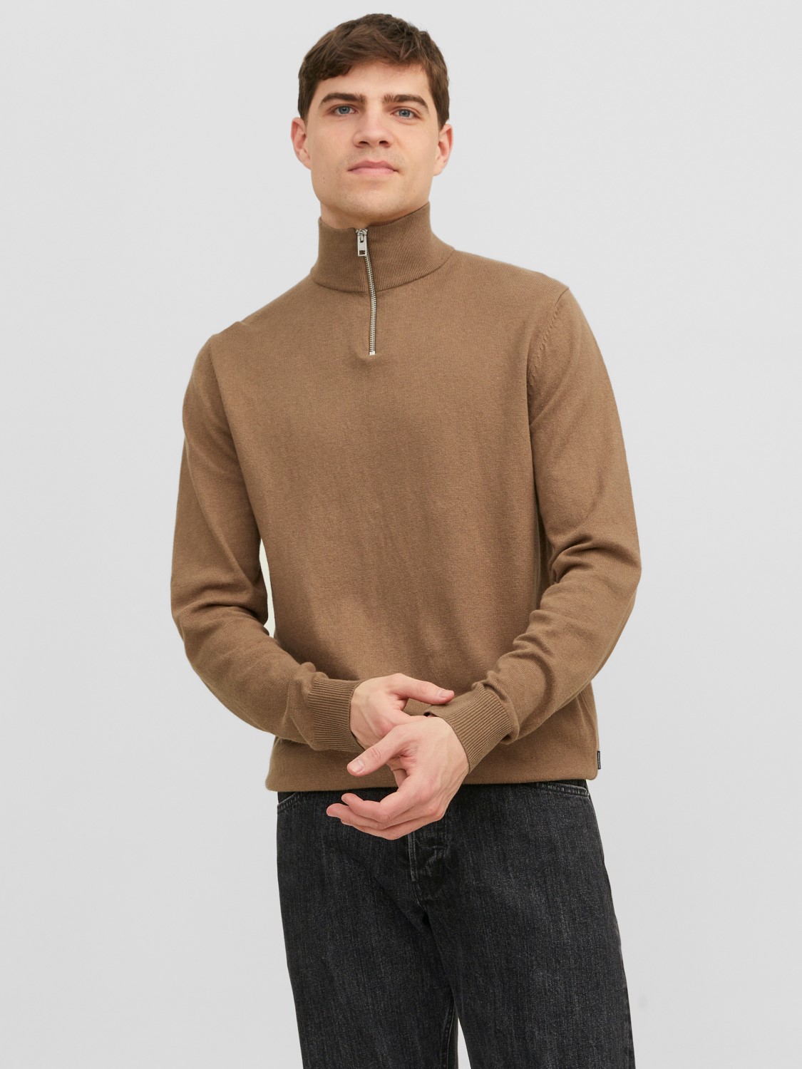 JACK & JONES Emil knit half zip slim fit, heren schipperstrui viscosemengsel met opstaande boord, camel bruin