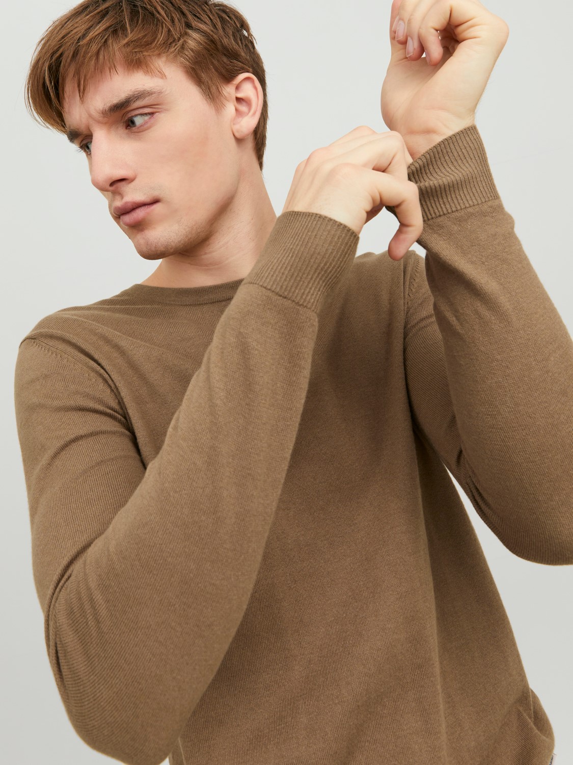 JACK & JONES Emil knit crew neck slim fit, heren pullover viscosemengsel met O-hals, camel bruin