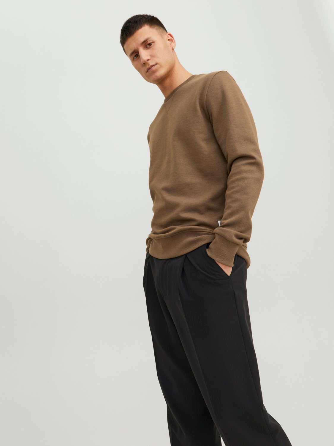 JACK & JONES Basic sweat crew neck regular fit, heren sweatshirt katoenmengsel met O-hals, camel bruin