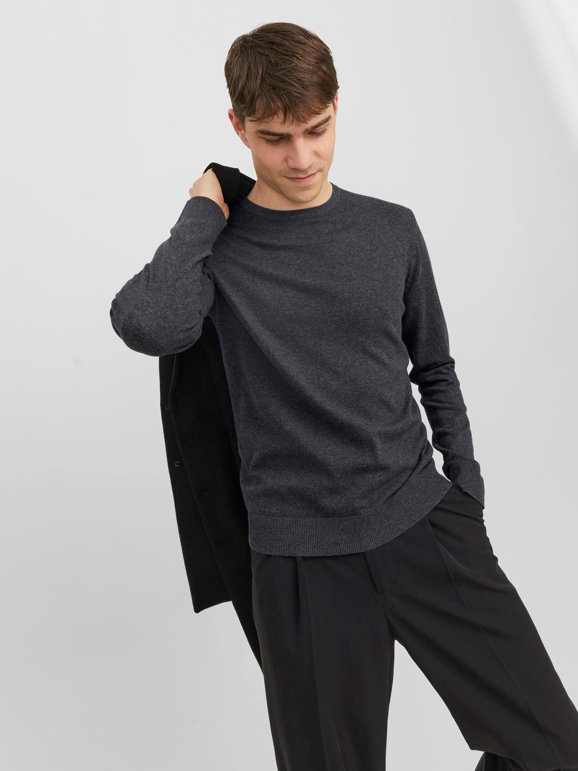 JACK & JONES Emil knit crew neck slim fit, heren pullover viscosemengsel met O-hals, donkergrijs melange
